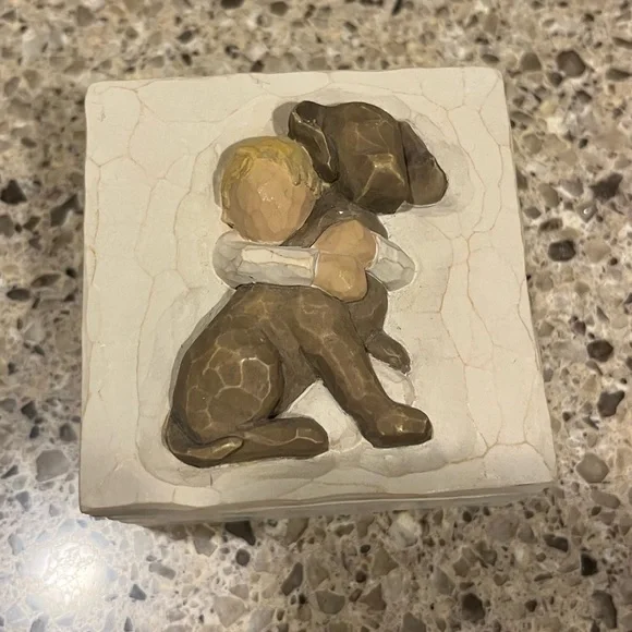 Willow Tree Hug box - Picture 2 of 5